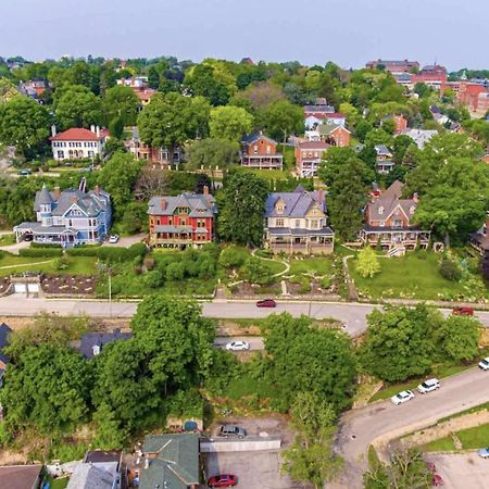 The Hancock House Bed & Breakfast Inn ダビューク エクステリア 写真
