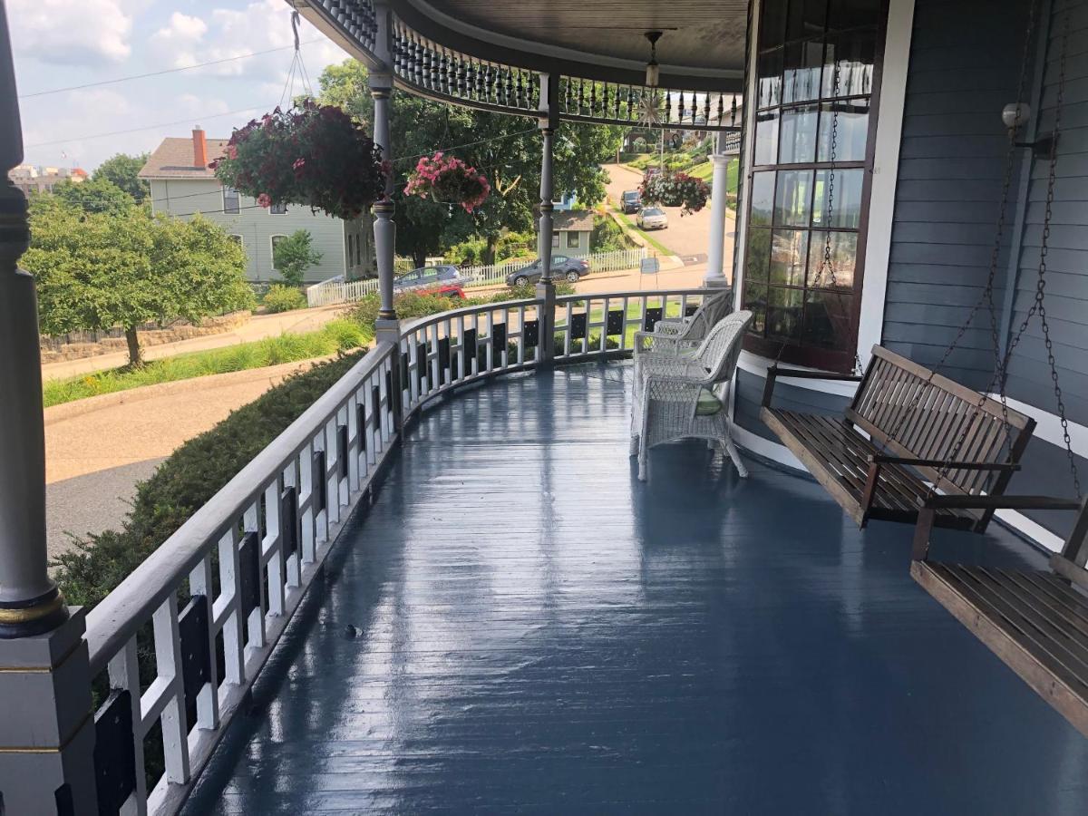 The Hancock House Bed & Breakfast Inn ダビューク エクステリア 写真