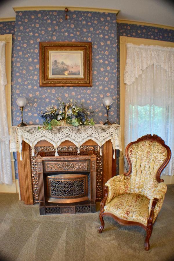 The Hancock House Bed & Breakfast Inn ダビューク エクステリア 写真