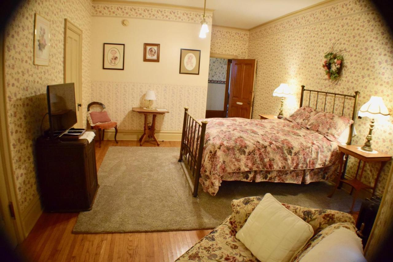 The Hancock House Bed & Breakfast Inn ダビューク エクステリア 写真