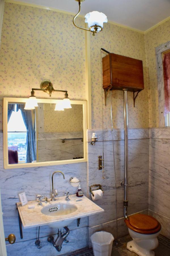 The Hancock House Bed & Breakfast Inn ダビューク エクステリア 写真