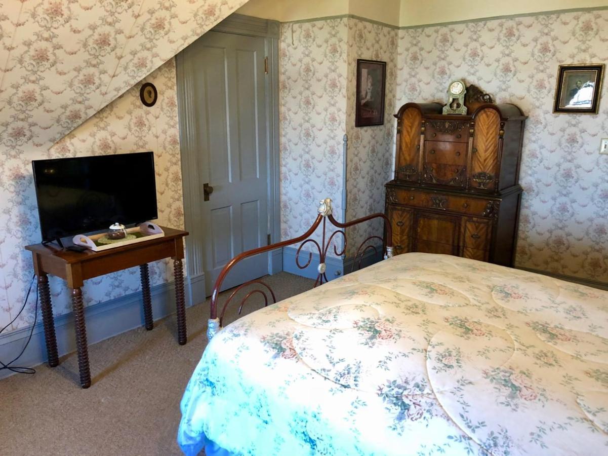 The Hancock House Bed & Breakfast Inn ダビューク エクステリア 写真