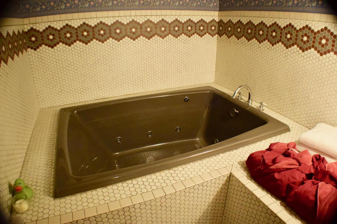 The Hancock House Bed & Breakfast Inn ダビューク エクステリア 写真