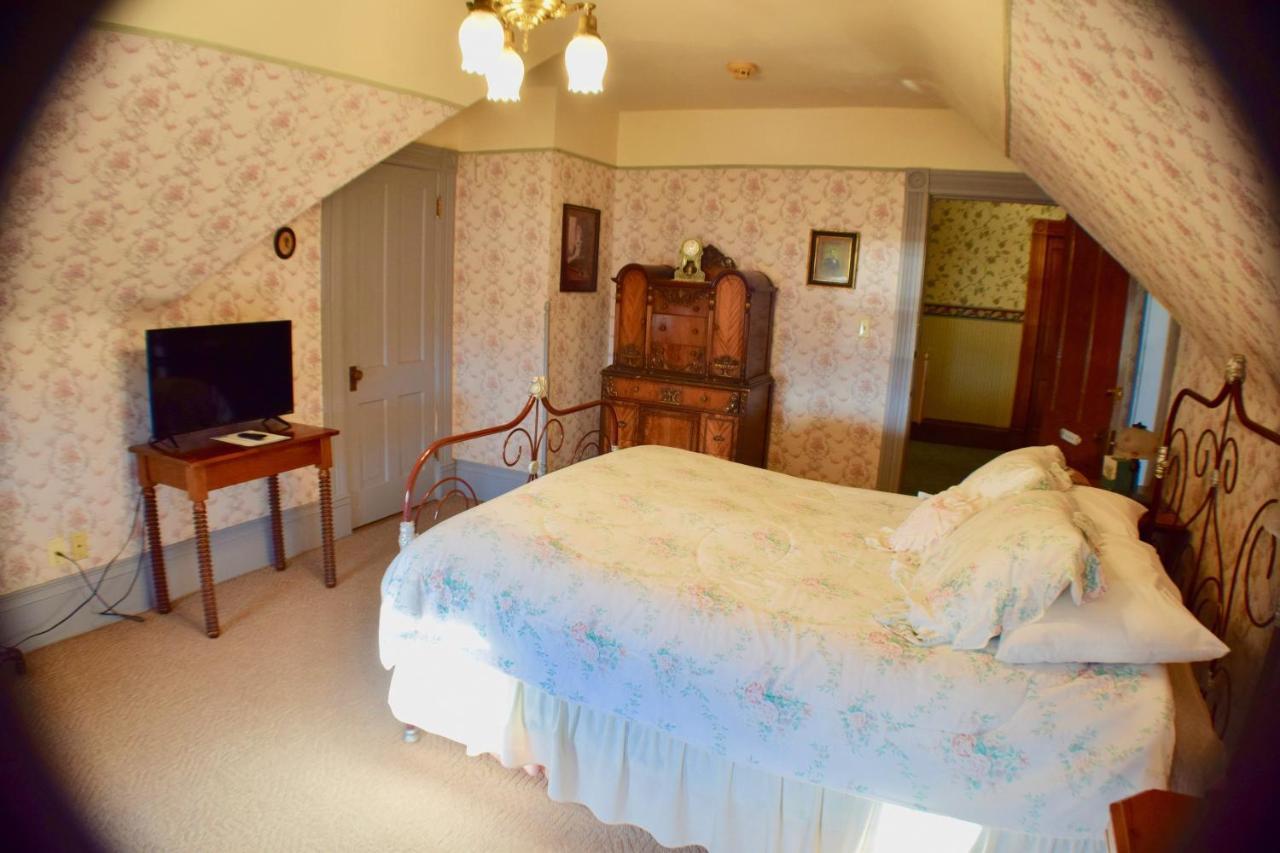 The Hancock House Bed & Breakfast Inn ダビューク エクステリア 写真