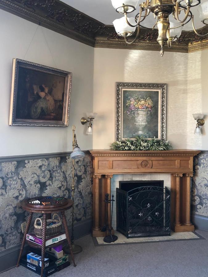 The Hancock House Bed & Breakfast Inn ダビューク エクステリア 写真