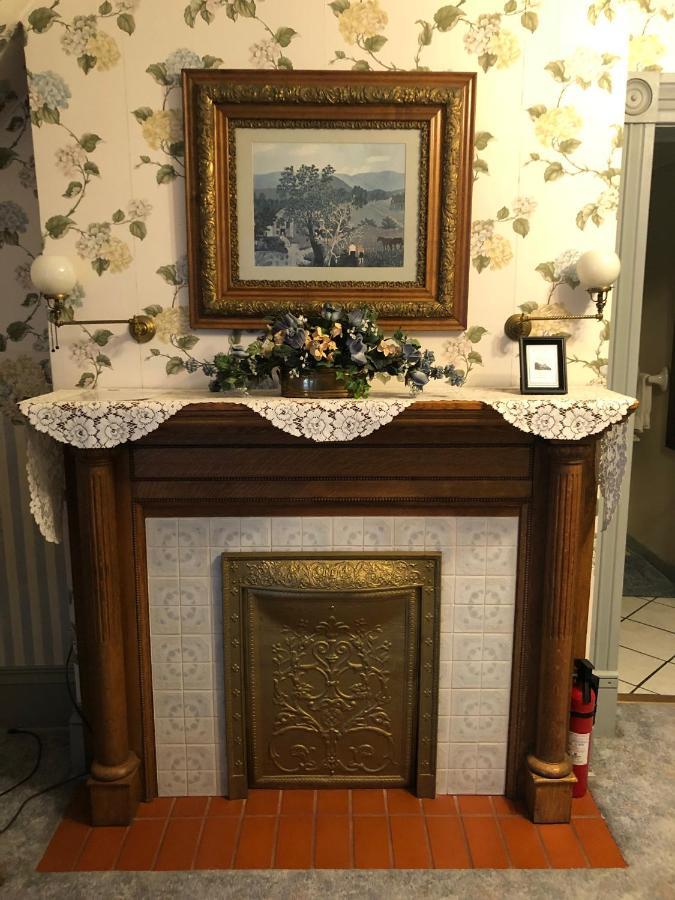 The Hancock House Bed & Breakfast Inn ダビューク エクステリア 写真