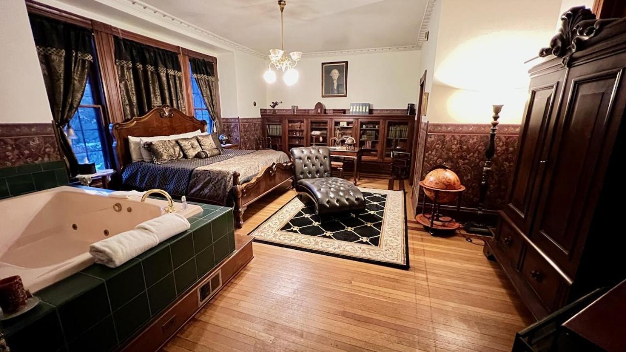 The Hancock House Bed & Breakfast Inn ダビューク エクステリア 写真