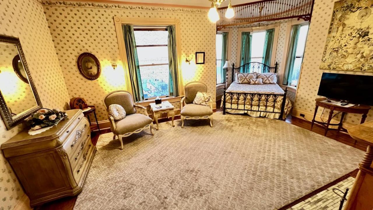 The Hancock House Bed & Breakfast Inn ダビューク エクステリア 写真