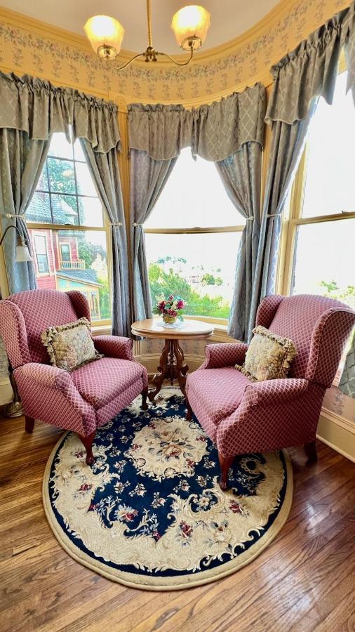 The Hancock House Bed & Breakfast Inn ダビューク エクステリア 写真