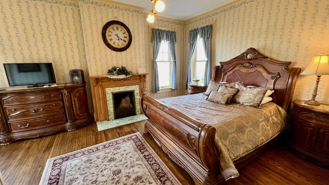 The Hancock House Bed & Breakfast Inn ダビューク エクステリア 写真