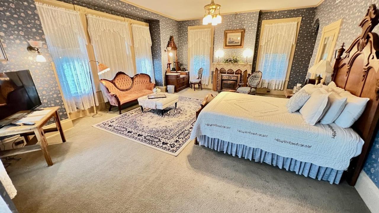 The Hancock House Bed & Breakfast Inn ダビューク エクステリア 写真