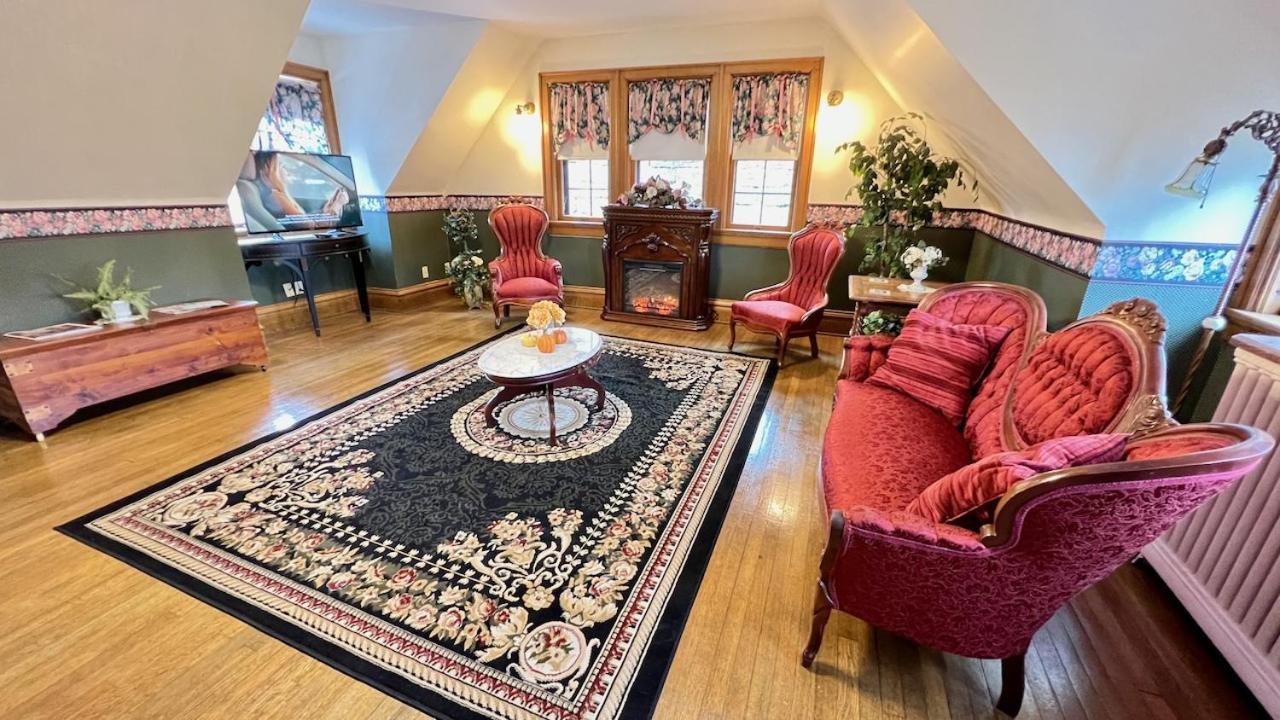 The Hancock House Bed & Breakfast Inn ダビューク エクステリア 写真