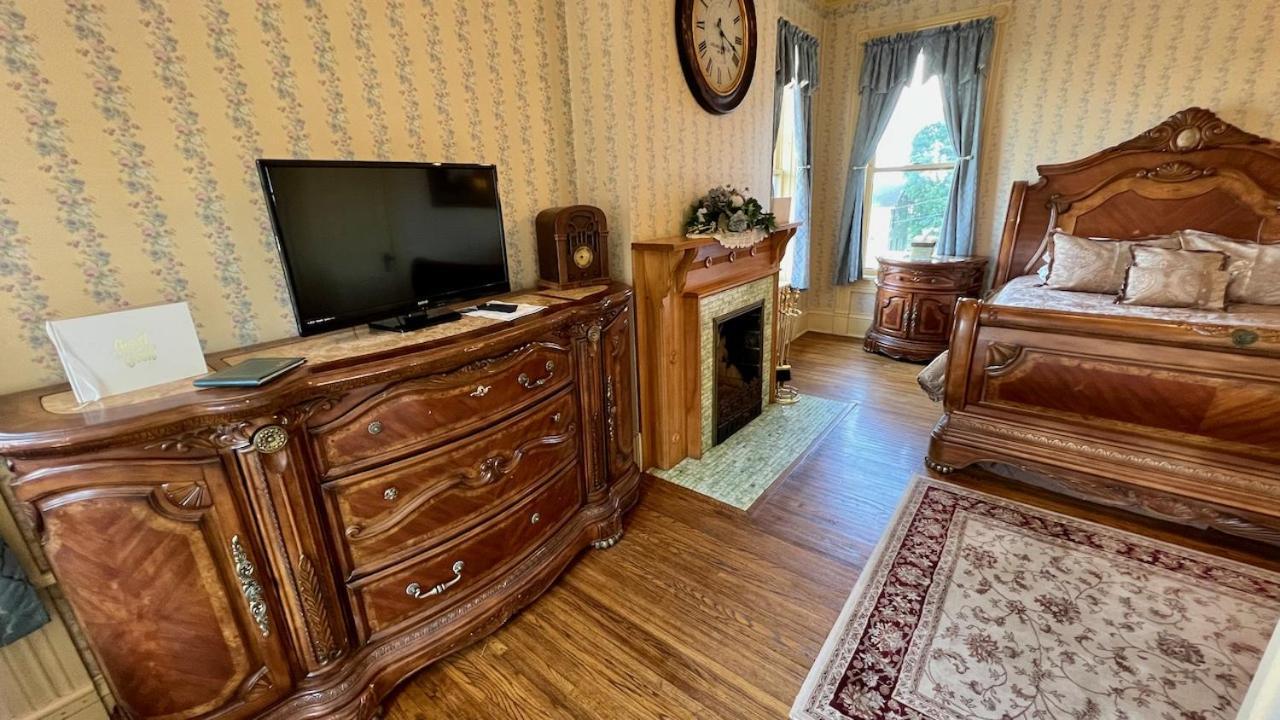 The Hancock House Bed & Breakfast Inn ダビューク エクステリア 写真