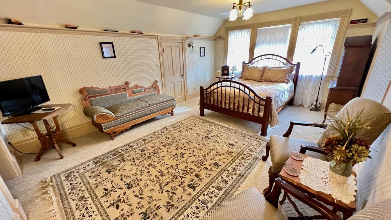 The Hancock House Bed & Breakfast Inn ダビューク エクステリア 写真
