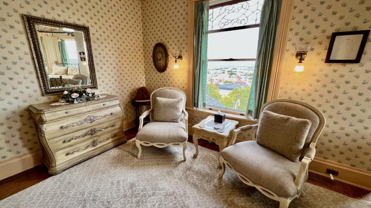 The Hancock House Bed & Breakfast Inn ダビューク エクステリア 写真